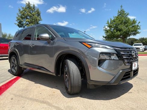Used 2026 Nissan Rogue SV FWD image 4