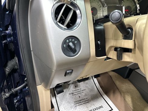 Used 2013 Ford Expedition EL XLT image 12