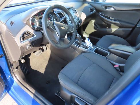 Used 2017 Chevrolet Cruze LT FWD image 9