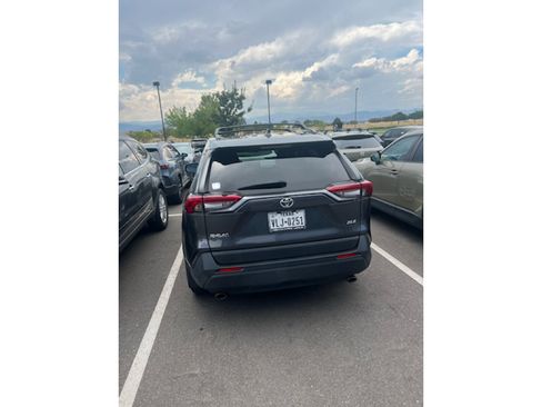 Used 2020 Toyota RAV4 XLE w/ Convenience Package FWD image 1