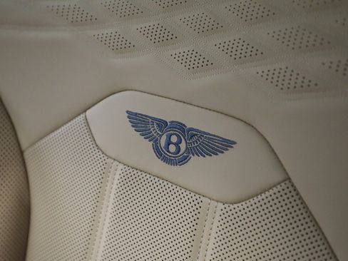 Certified 2025 Bentley Bentayga Extended Wheelbase AWD/4WD image 44