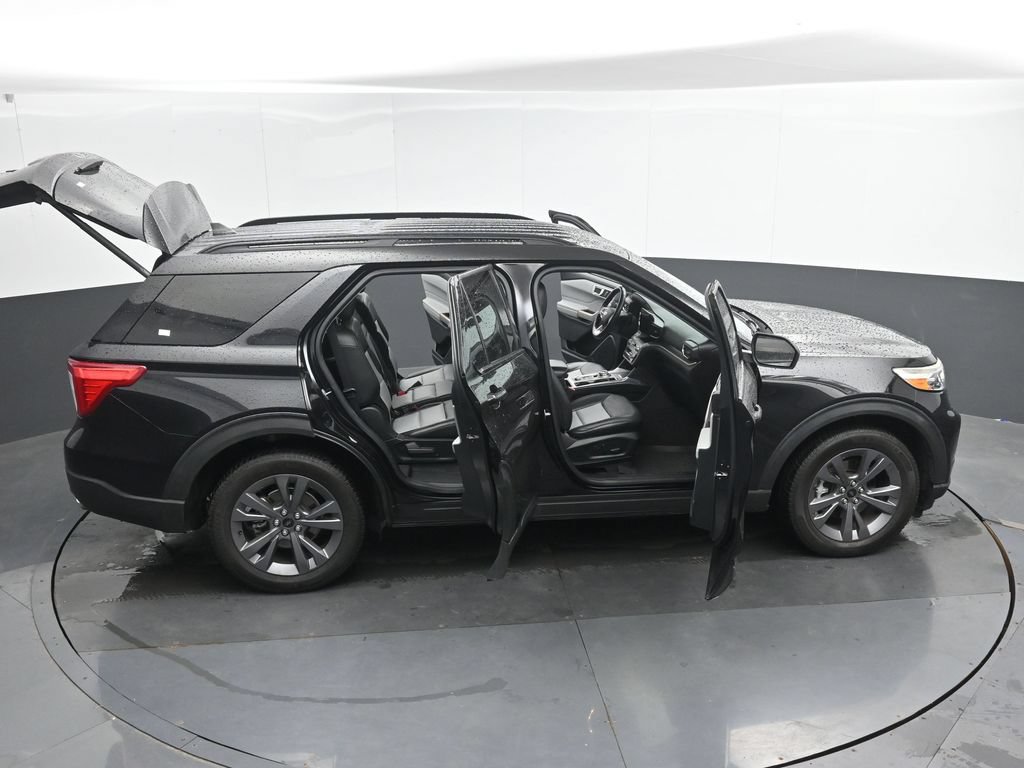 Used 2022 Ford Explorer XLT w/ Equipment Group 202A AWD/4WD image 53