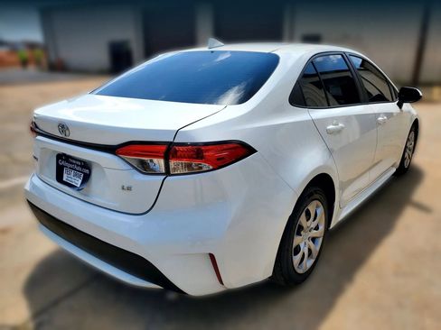 Used 2021 Toyota Corolla LE FWD image 16