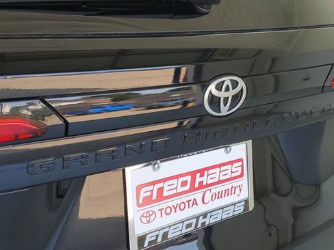 Used 2024 Toyota Grand Highlander AWD image 9
