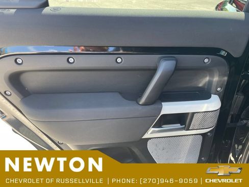 Used 2023 Land Rover Defender 130 SE AWD/4WD image 40