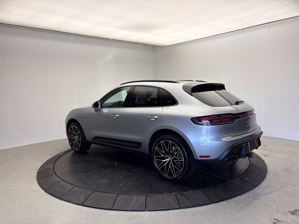 Certified 2026 Porsche Macan AWD/4WD image 3