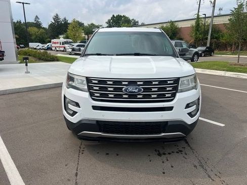 Used 2016 Ford Explorer XLT w/ Equipment Group 202A AWD/4WD image 2