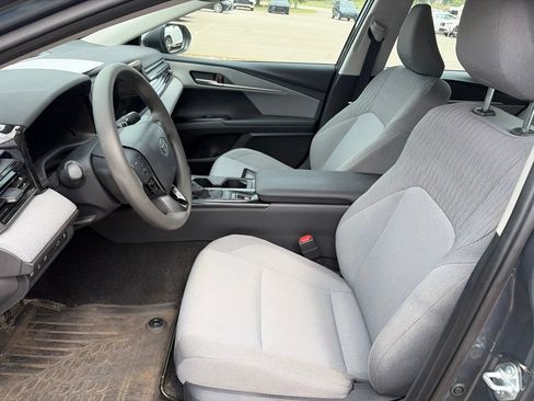 Used 2025 Toyota Camry LE AWD/4WD image 4