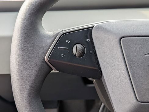 Used 2024 Tesla Cybertruck AWD Crew Cab image 17