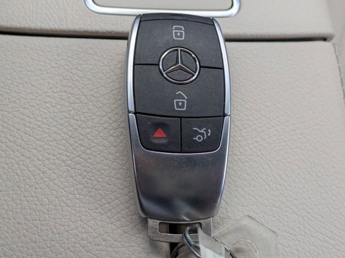 Used 2025 Mercedes-Benz GLB 250 4MATIC w/ Winter Package image 26