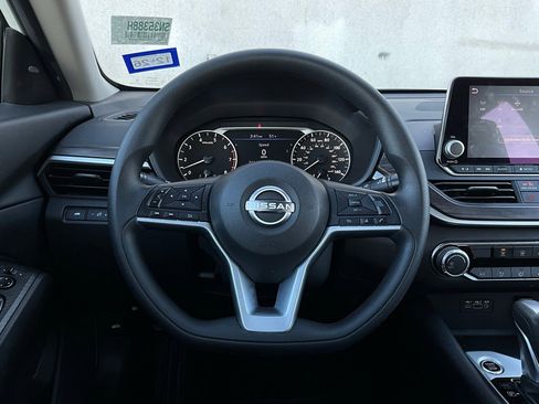 Used 2025 Nissan Altima 2.5 SV image 31