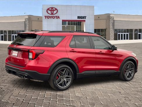 Used 2025 Ford Explorer ST image 7