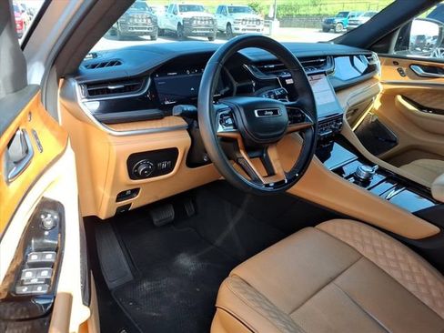 Used 2023 Jeep Grand Cherokee L Summit AWD/4WD image 16