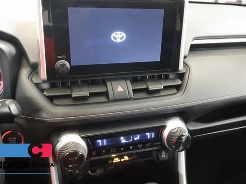 Used 2025 Toyota RAV4 XLE AWD/4WD image 19