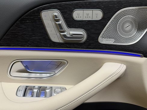 New 2026 Mercedes-Benz GLS 580 4MATIC image 9