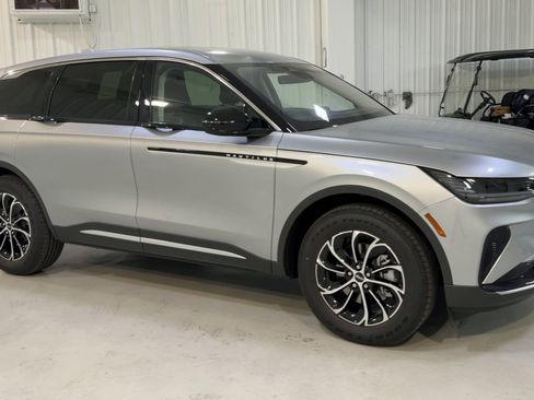 New 2026 Lincoln Nautilus Premier image 3