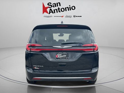 New 2026 Chrysler Pacifica Select FWD image 18