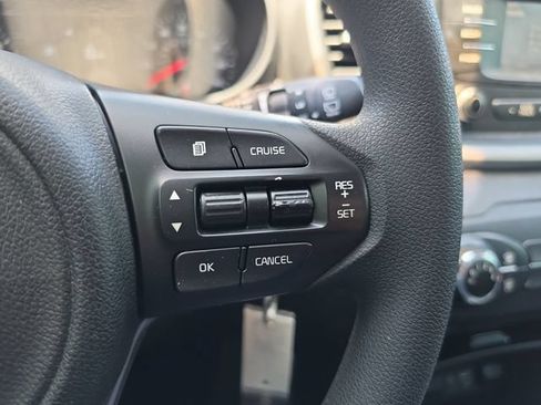 Used 2017 Kia Sorento FWD image 18
