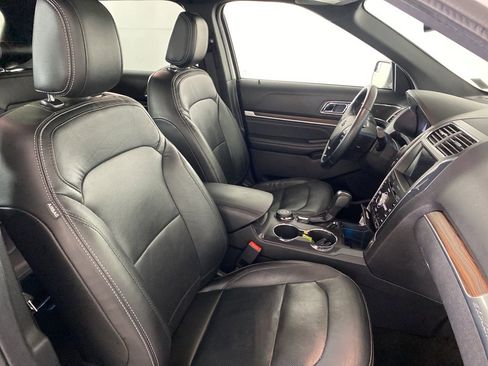 Used 2018 Ford Explorer Limited image 29