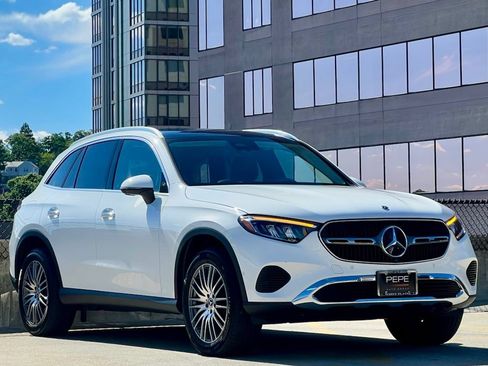 Used 2023 Mercedes-Benz GLC 300 4MATIC image 1