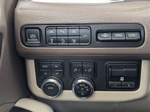 Used 2022 GMC Yukon Denali w/ Denali Premium Package image 29