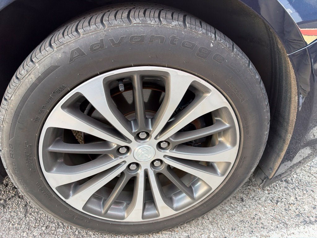 Used 2017 Buick LaCrosse Essence FWD image 4