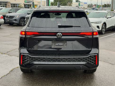 New 2026 Volkswagen Tiguan SE R-Line FWD image 9