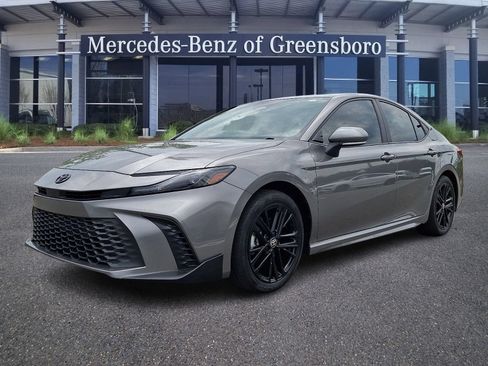 Used 2025 Toyota Camry SE FWD image 3