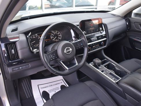 Used 2024 Nissan Pathfinder SV FWD image 26