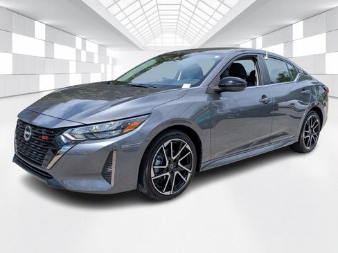 Used 2025 Nissan Sentra SR image 3