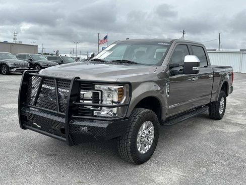 Used 2019 Ford F250 XLT w/ XLT Premium Package AWD/4WD image 4