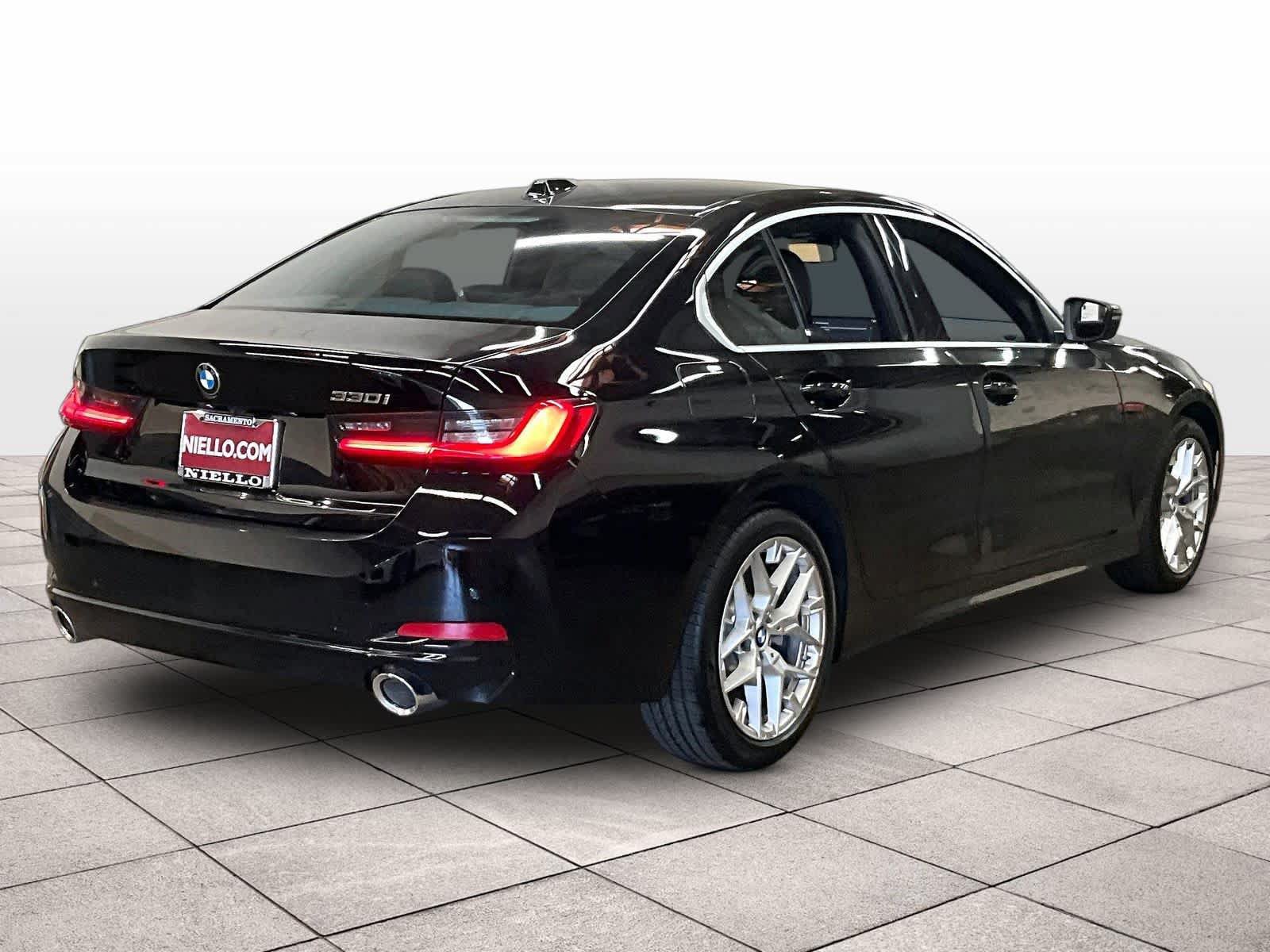 Used 2025 BMW 330i Sedan w/ Convenience Package RWD image 17