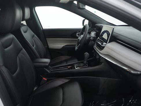 Used 2024 Jeep Compass Limited image 11