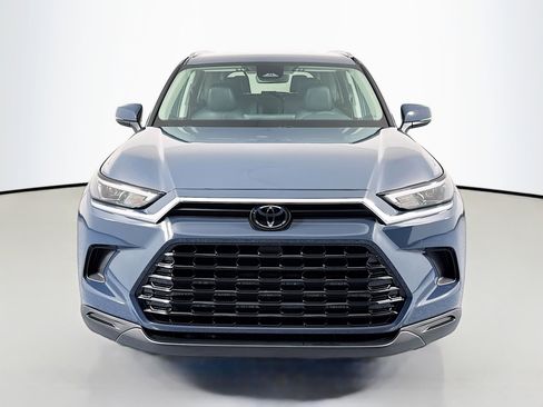 Used 2024 Toyota Grand Highlander XLE image 2