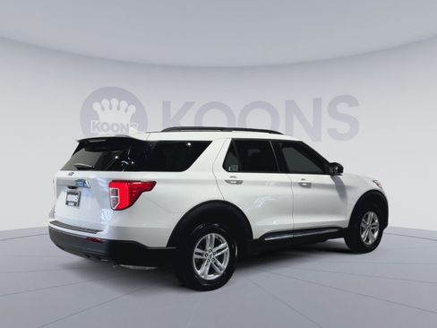 Used 2023 Ford Explorer XLT AWD/4WD image 11