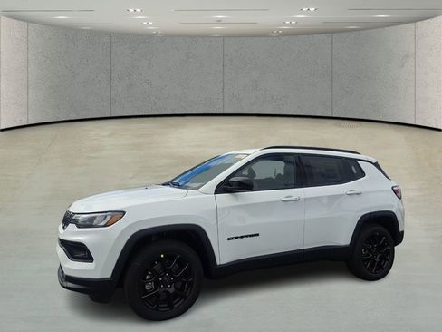 New 2026 Jeep Compass Latitude image 9