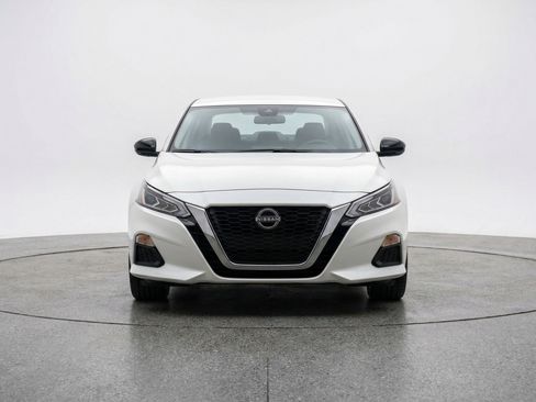 Used 2025 Nissan Altima 2.5 SV image 2