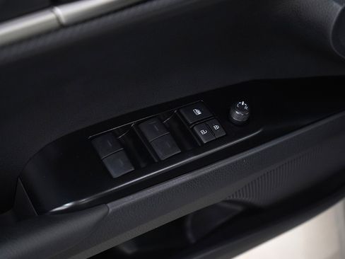 Used 2025 Toyota Camry SE image 17