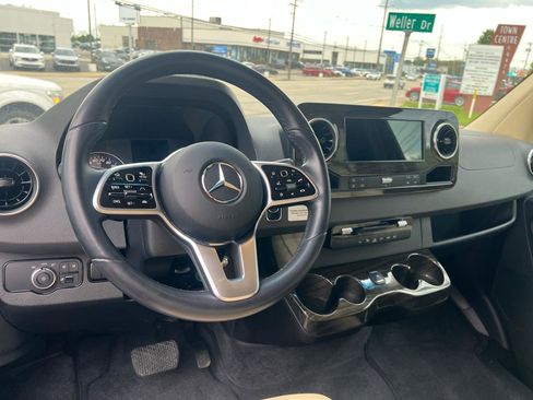 Used 2020 Mercedes-Benz Sprinter 3500 image 10