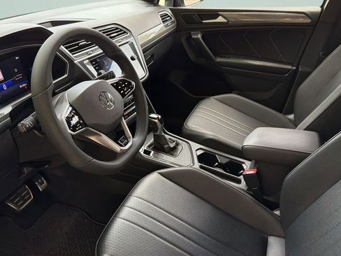 Certified 2022 Volkswagen Tiguan SE R-Line FWD image 30