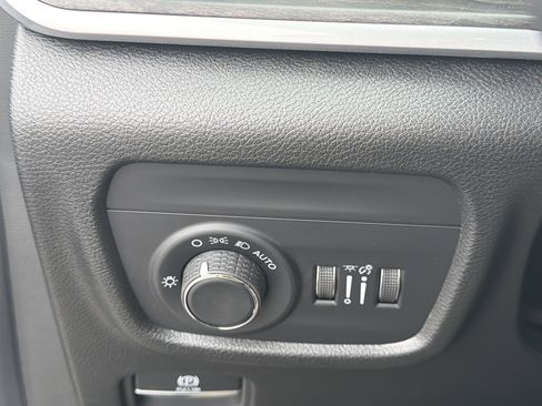 New 2026 Jeep Grand Cherokee L 2WD image 38