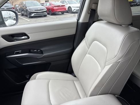 Used 2024 Nissan Pathfinder SL image 21