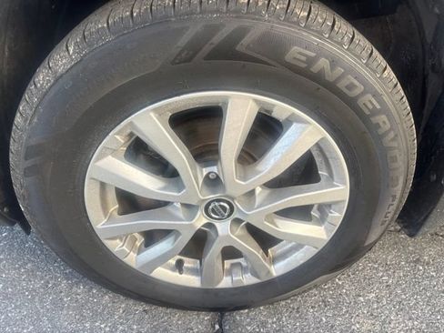 Used 2018 Nissan Rogue SV w/ Premium Package AWD/4WD image 21