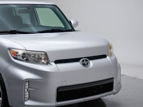 Used 2015 Scion xB FWD image 10