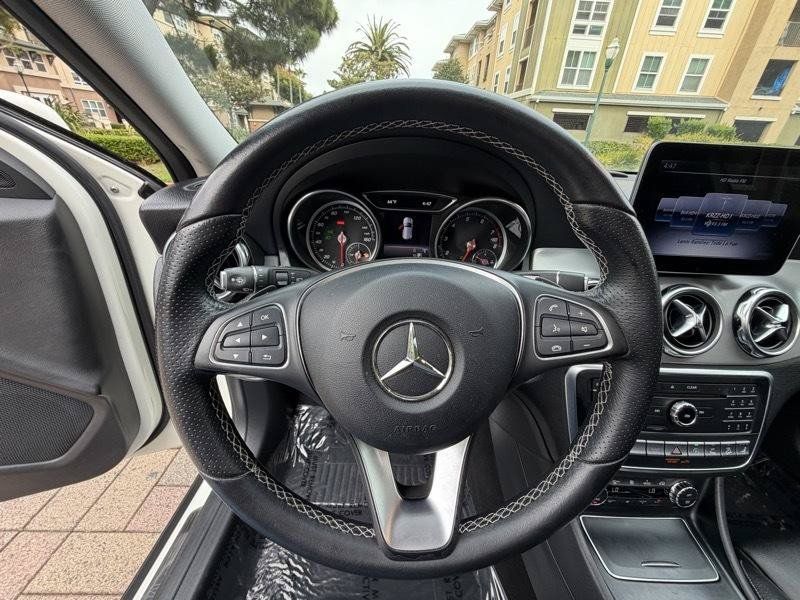 Used 2018 Mercedes-Benz GLA 250 4MATIC image 59