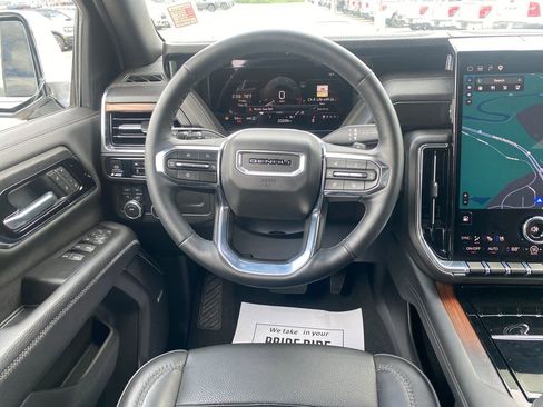 Used 2025 GMC Yukon XL Denali AWD/4WD image 22