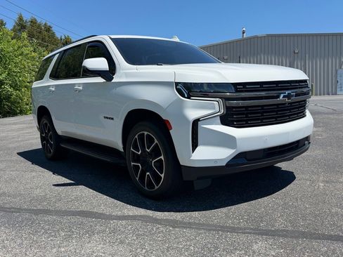 Used 2022 Chevrolet Tahoe RST w/ Luxury Package AWD/4WD image 2