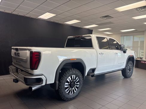 Used 2025 GMC Sierra 2500 Denali Ultimate w/ Max Trailering Package AWD/4WD image 3