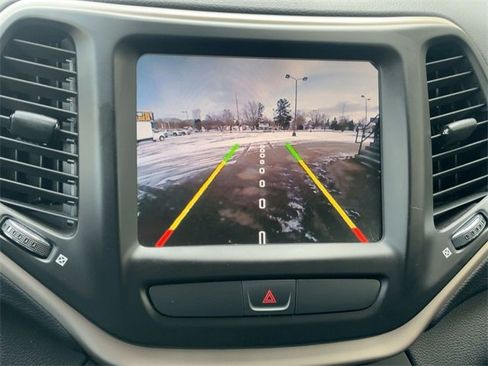 Used 2016 Jeep Cherokee Latitude w/ Cold Weather Group image 25