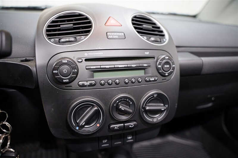 Used 2007 Volkswagen Beetle Convertible FWD image 12